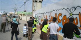 الخليل: رسم جدارية على جسر حلحول ضمن الأسبوع الوطني للشباب