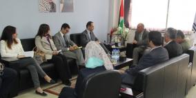 القنصل الايطالي يحمل الموافقة على تمويل عدد من المشاريع للخليل