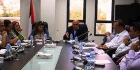 محافظ نابلس يتراس اجتماع  اللجنة  العليا للصحة والسلامة العامة بالمحافظة