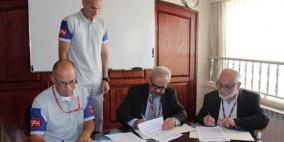 غرفة الخليل والجمعية الخيرية توقعان اتفاقية مع التواجد الدولي المؤقت