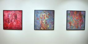 الفنان شفيق رضوان حاضر بلوحاته رغم منع الاحتلال قدومه ليفتتح معرضه