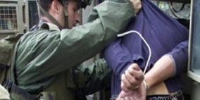 الاحتلال يعتقل مواطنا من بيت أمر