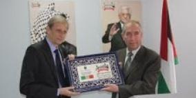 الدكتور الزعتري يوقع اتفاقية توأمة و تعاون بين مدينة الخليل ومدينة تورينو الايطالية