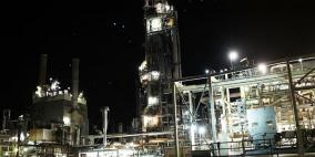 النفط يتراجع بفعل تخمة المعروض والدولار