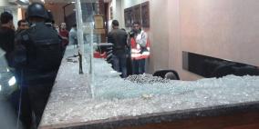 (بالصور) عمليات اعتقال واقتحام لمحل صرافة في الخليل