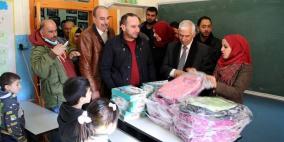 حميد وطهبوب يواصلان دعم مدارس البلدة القديمة