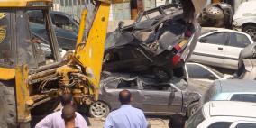 الشرطة تتلف 25 مركبة غير قانونية في الخليل
