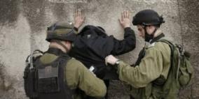 الاحتلال يعتقل ثلاثة شبان بينهم قاصر من بيت أمر