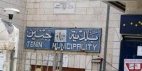 بلدية جنين تباشر بعمل أرصفة وخطوط مشاة لذوي الاحتياجات الخاصة