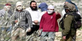 مستوطنون يهاجمون مركبات فلسطينية جنوب نابلس