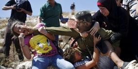 سلطات الاحتلال تمنع المواطنة التميمي من السفر