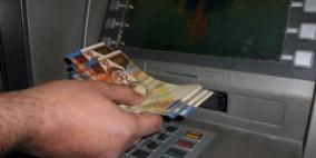 رواتب الموظفين تصرف غدا عبر البنوك