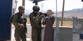 الاحتلال يعتقل فتاة على مدخل شارع الشهداء وسط الخليل