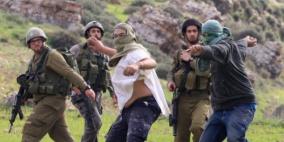 الخليل: مستوطنون يرشقون مركبات المواطنين بالحجارة