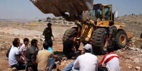 مواطنون يتصدون لجرافات الاحتلال في 'حجة' شرق قلقيلية