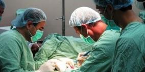 الخليل: جراحة نوعية لزراعة أذنين لطفلة