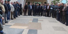 وقفة احتجاجية لتجار الخليل أمام الغرفة التجارية