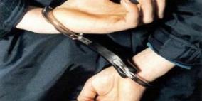 الشرطة تلقي القبض على ثلاثة اشخاص بتهمة حيازة مخدرات في طوباس