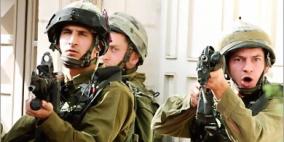 اصابة مواطن وتفتيش منازل شمال الخليل