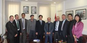 غرفة الخليل تبحث مع السفير الصيني سبل التعاون المشترك