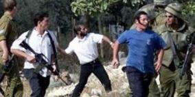 المستوطنون يعتدون على راعي أغنام في مسافر يطا