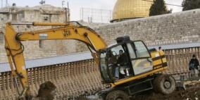 الحفريات الإسرائيليية تتسبب بإنهيار جدار إستنادي في باب المغاربة