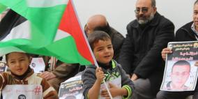 الخليل: وقفة تضامنية مع الأسير القيق المضرب منذ 70 يوما