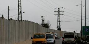 شبان من الجلزون يغلقون شارع نابلس احتجاجا على انقطاع المياه مدة 15 يوما