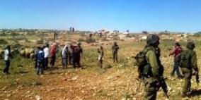 الاحتلال يمنع المزارعين من الوصول إلى أرضهم في مسافر يطا