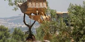 الاحتلال يجرف أراض وطرقا ومنشآت زراعية في إذنا بالخليل