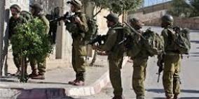 قوات الاحتلال تعتقل أربعة مواطنين من الخليل