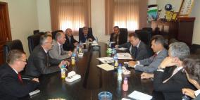 الزعتري يبحث مع القنصل الايطالي اتفاقيات توامة و دعم مشاريع تنموية في الخليل