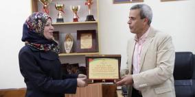 قلقيلية: المحافظ يكرم إدارتي مدرستي ابو علي اياد وحجة الثانويتين