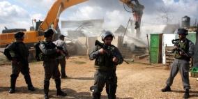 هدم خمسة محال تجارية في حزما