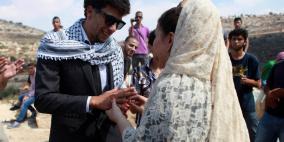 بالصور: عرس تمثيلي رفضا لسياسة التهويد ومصادرة الاراضي