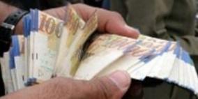 المالية: صرف نصف راتب اليوم بما لا يقل عن 1500 شيكل