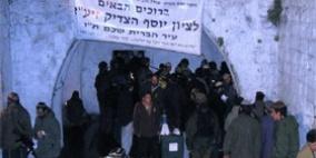 نحو الف مستوطنون يقتحمون 'مقام يوسف' في نابلس
