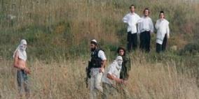 مستوطنون يهاجمون مزارعين في جالود