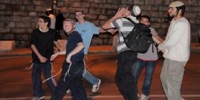 مستوطنون يهاجمون مواطنين جنوب الخليل