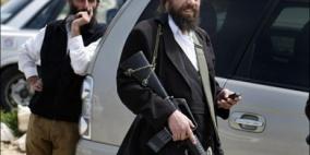 إصابة مواطن وزوجته وطفلته جراء اعتداء مستوطنين عليهم بالخليل