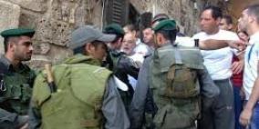 أهالي القرمي يعتصمون للتذكير بمعاناتهم ويشكرون الرئيس على مكرمته