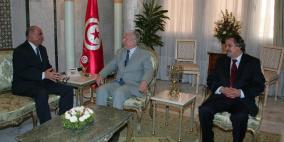 الطيب البكوش وزير الخارجيه التونسي يستقبل سفير  فلسطين سلمان الهرفي  بمناسبة انتهاء مهامه بتونس