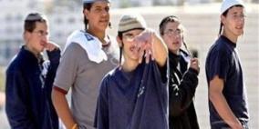 مستوطنون يعتدون على مواطن قبل اعتقاله جنوب نابلس