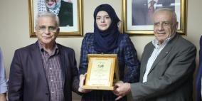 "القدس المفتوحة" تكرم طالبتها أديان عقل المبدعة التي أبهرت العالم بحفظها للأرقام