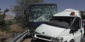 صور: 3 اصابات بينها خطيرة بحادث سير في الخليل