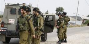 الاحتلال يعتقل شابا من عابا بجنين ويسلم آخر بلاغا لمراجعة مخابراته