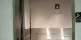 انقاذ سيدة من داخل مصعد وإغلاق آخر في طولكرم