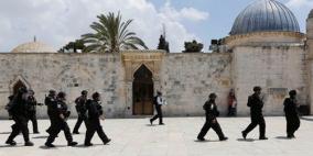 الاحتلال يمنع الرجال دون سن الـ40 من دخول "الاقصى"ويغلق خمسة من بواباته