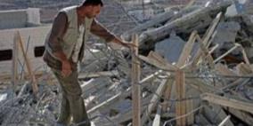 بلدية الاحتلال تجبر عائلة على هدم منزلها في قرية صور باهر