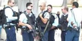 الشرطة الاسرائيلية في حيفا تهاجم خيمة التضامن مع الأسرى المضربين